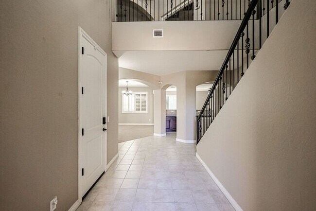 Foto del edificio - COMING SOON! Great Location!Stunning 6-bedroom Plus 7, 4.5-bathroom home located in Chandler