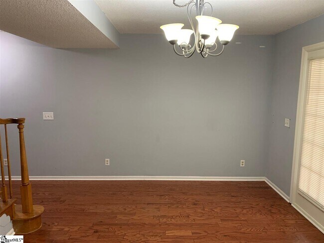 Building Photo - 97 Jamestowne Way