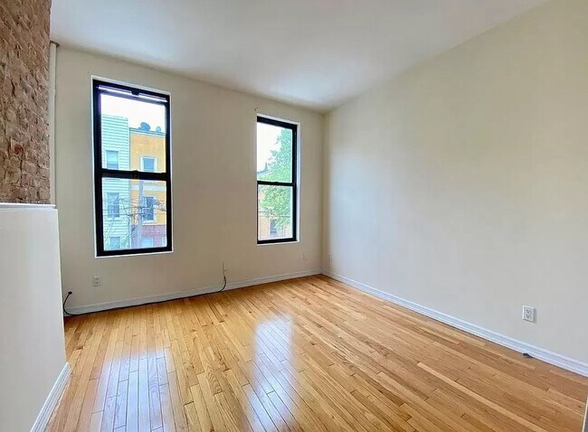 Building Photo - 151 Dupont Street
