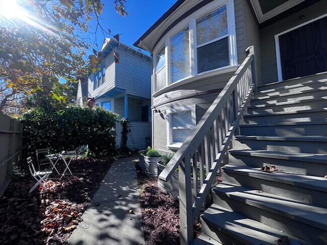 Foto del edificio - 1039 Peralta St