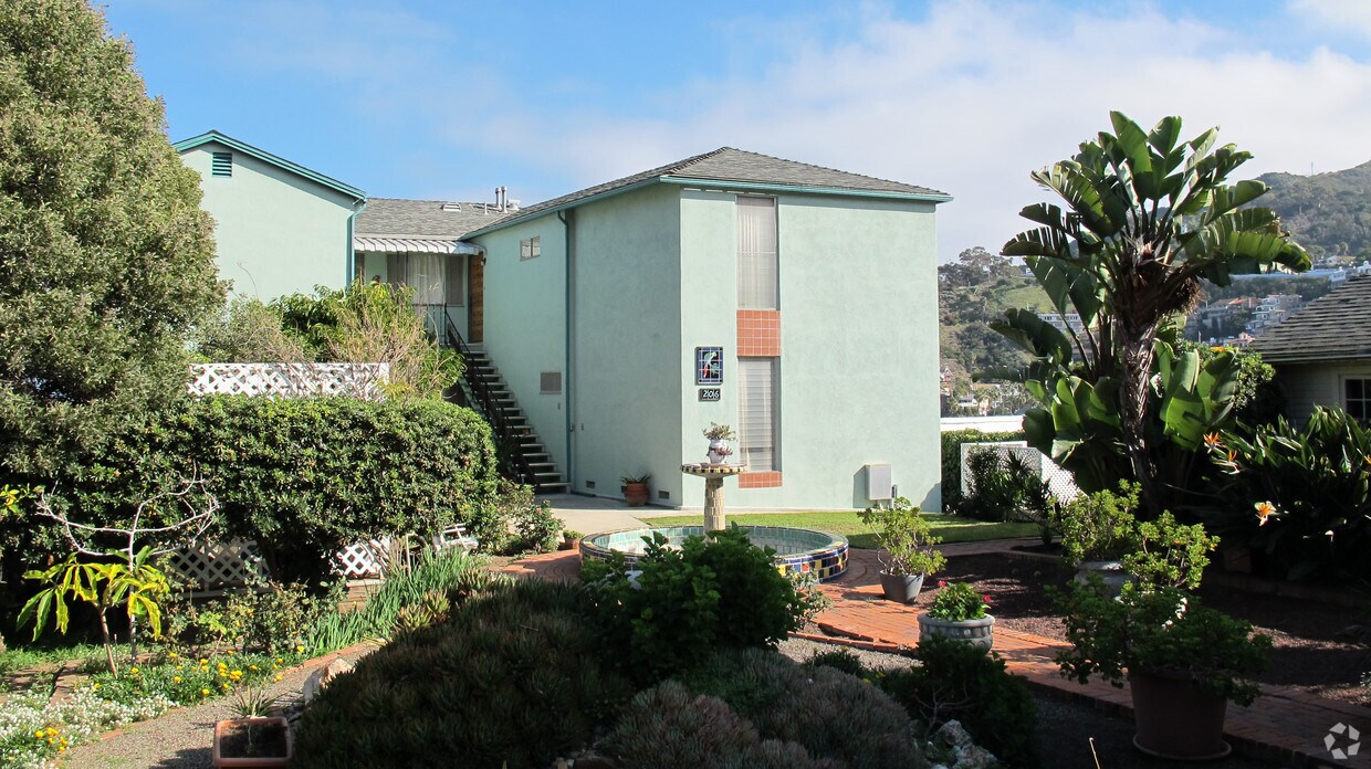 Building Photo - 206 E Whittley Ave