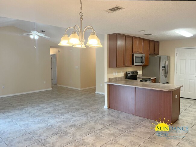 Foto del edificio - Charming 3-Bedroom Home in the Heart of Ni...