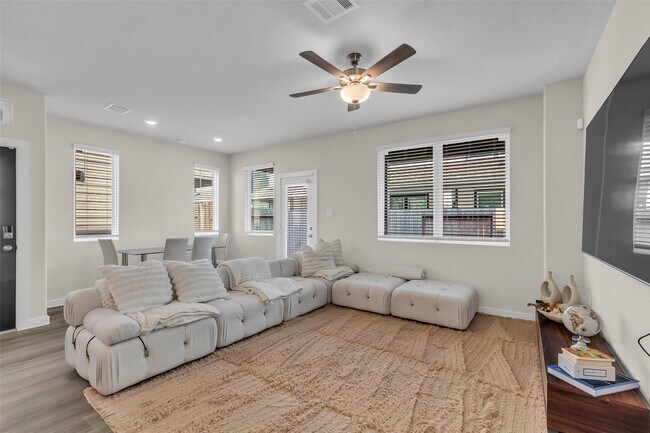 Foto del edificio - 3109 Boulder Rnch Dr