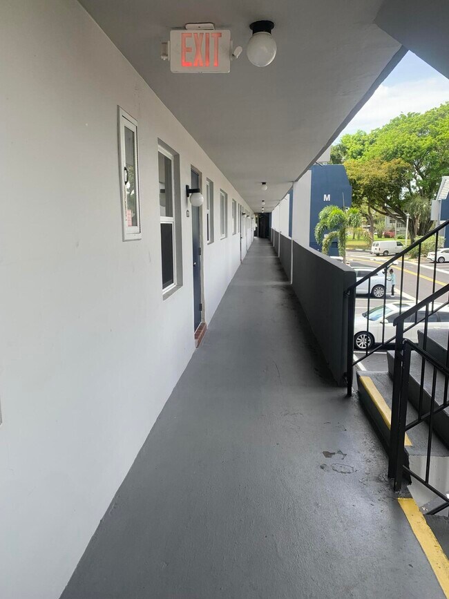 Foto del edificio - 7887 Golf Cir Dr