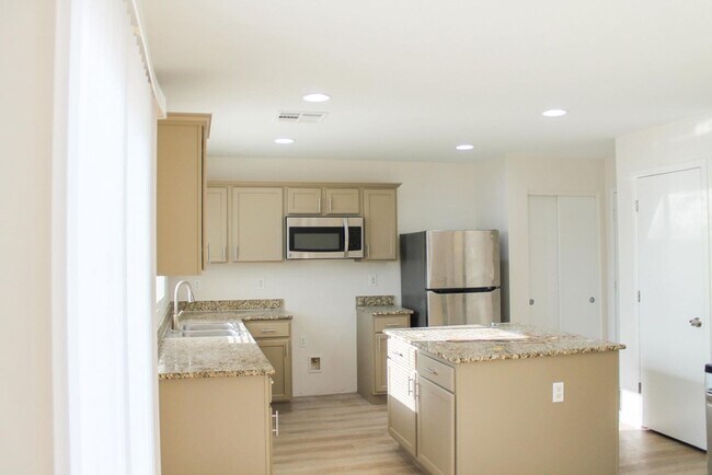 Foto del edificio - Gorgeous 4Bed/2.5Bath/2Car home located in North Las Vegas Raven Hill gated community!