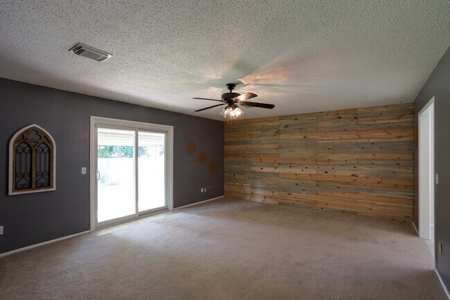 Foto del edificio - Beautiful home in Lake Park addition in Be...