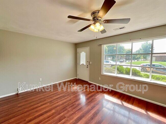 Photo - 932 Mace's Grove St House