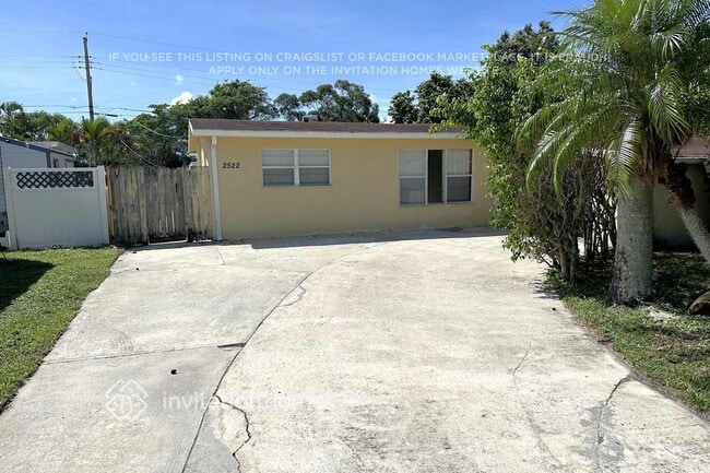Building Photo - 2522 Holly Rd