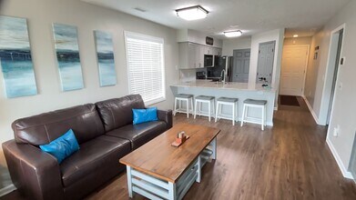 Building Photo - 581 Blue River Ct