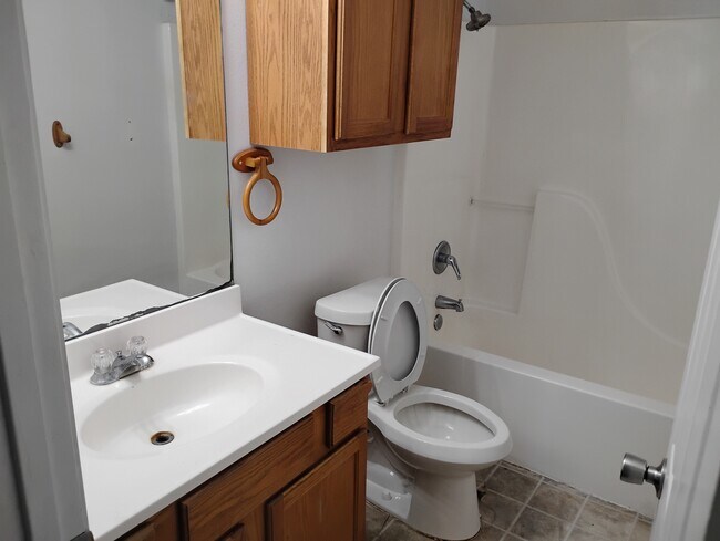 Baño principal - 4480 Benton Dr