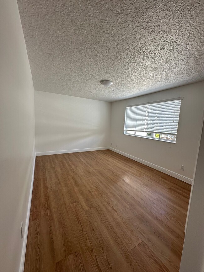 Building Photo - 1250 S Denning Dr