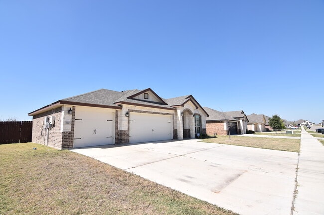 Building Photo - 5105 Colina Dr