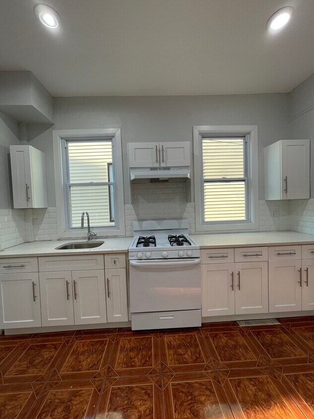 Primary Photo - 27 Winfield Ave