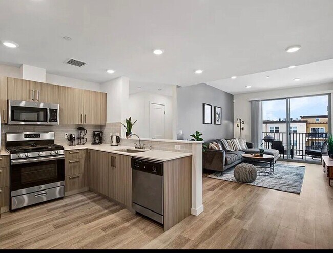 Foto del edificio - 4725 Radford Ave