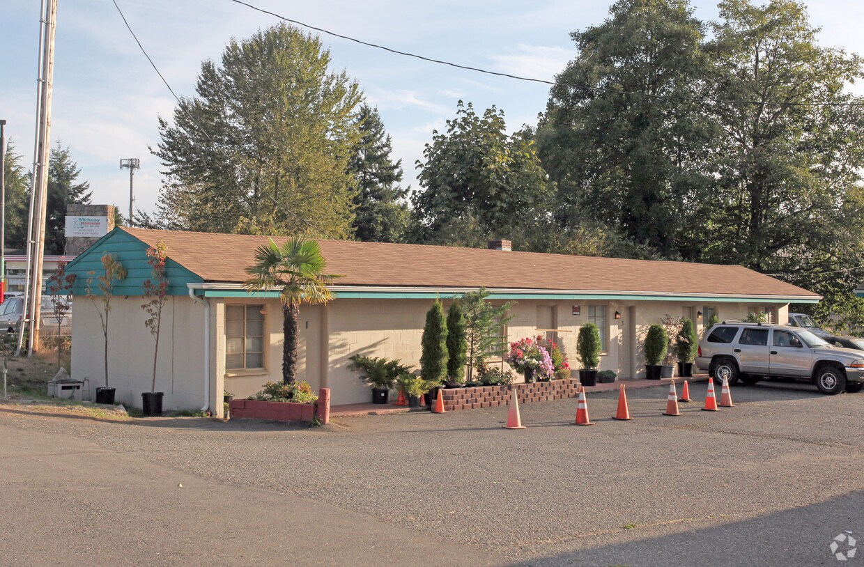 Primary Photo - College Inn Apartments