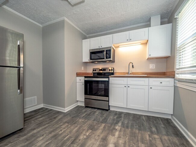 Foto del edificio - WELCOME TO THIS NEWLY RENOVATED 2 BEDROOM ...