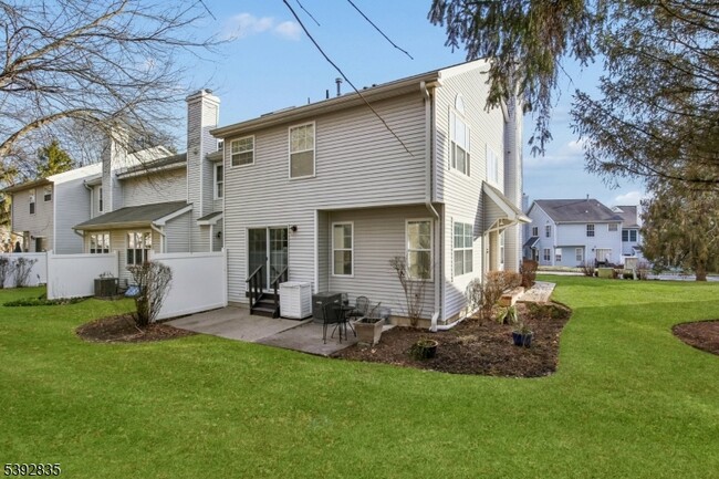 Building Photo - 13 Winding Brook Rd