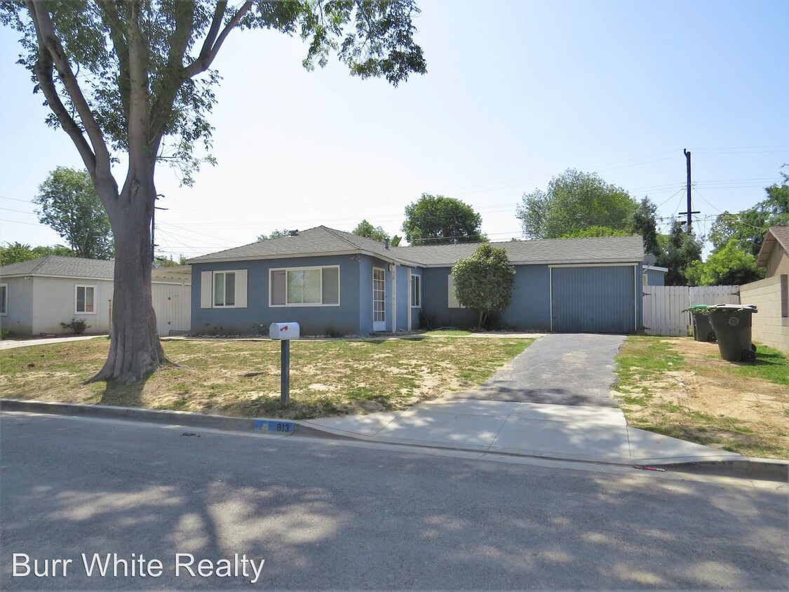 Primary Photo - 3 br, 1 bath House - 913 W. 20th St.