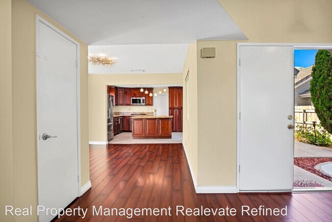 Building Photo - 3 br, 2.5 bath House - 10682 Rancho Carmel Dr