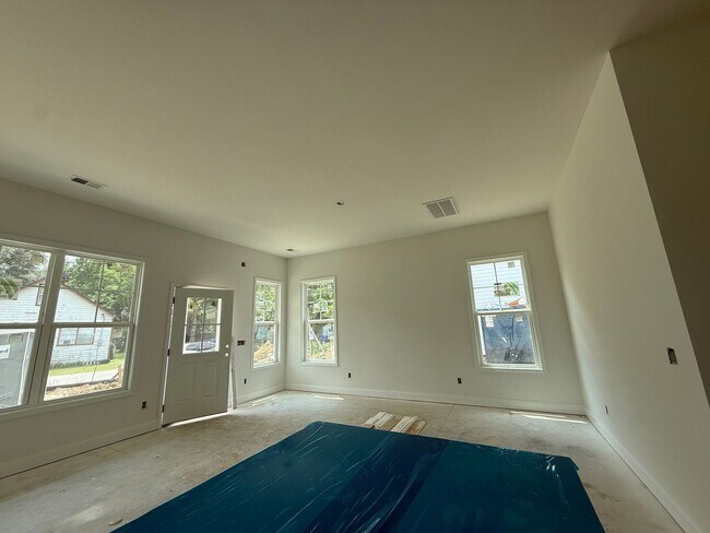 Foto del edificio - Modern New Build Minutes from Downtown Cha...