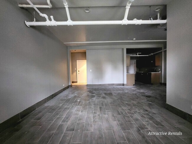 Foto del edificio - 658 E 81st St