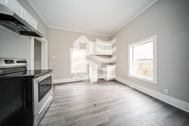 Building Photo - 815 Forrest Ave