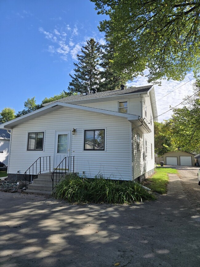 Foto del edificio - 1420 Linden Ct