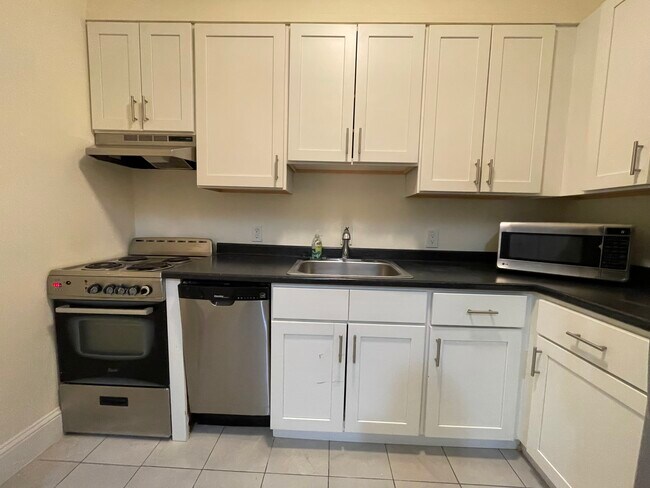 Foto del edificio - 181 Winthrop Rd