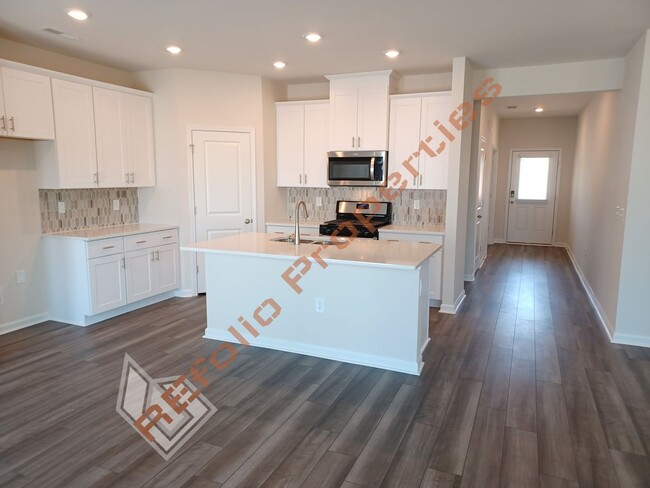 Building Photo - Beautiful 2022 Built 5 Bedroom Home with G...