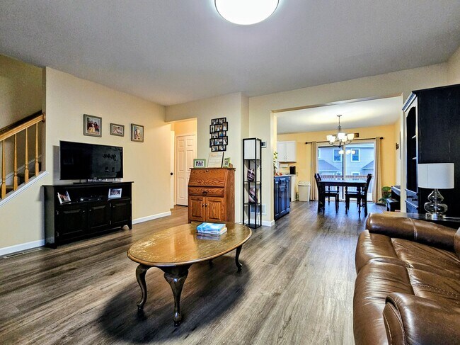 Foto del edificio - 71 Laurel Dr