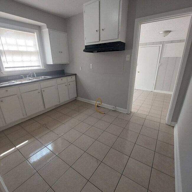 Building Photo - Welcome to 4125 Michael!