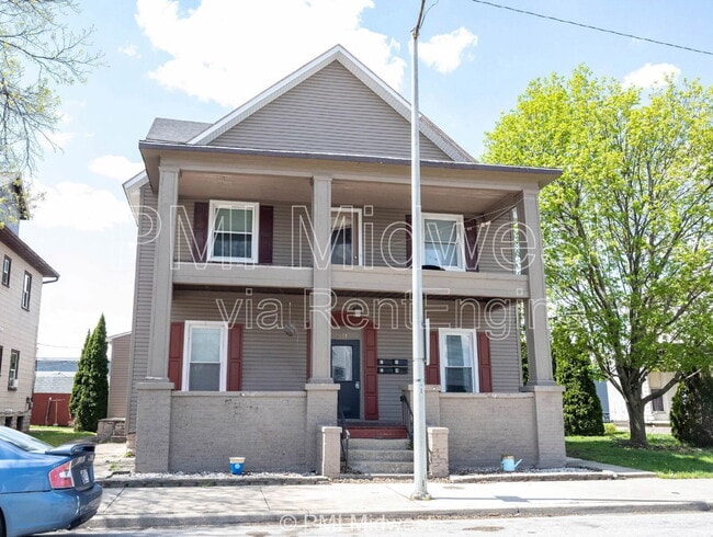 Building Photo - 611 N Main St