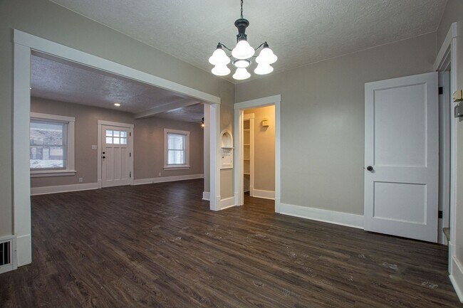 Foto del edificio - 3 Bedroom / 2 Bath Home with Garage off 45...