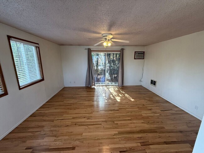 Foto del edificio - 376-25 (1605 &amp; 1607)