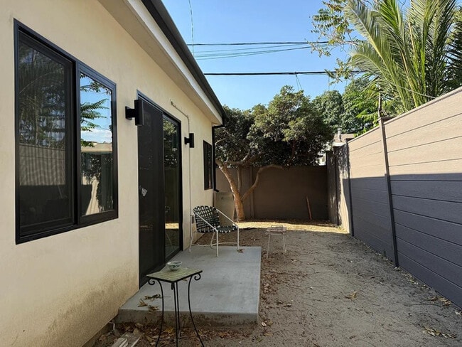 Foto del edificio - 2971 Finch St