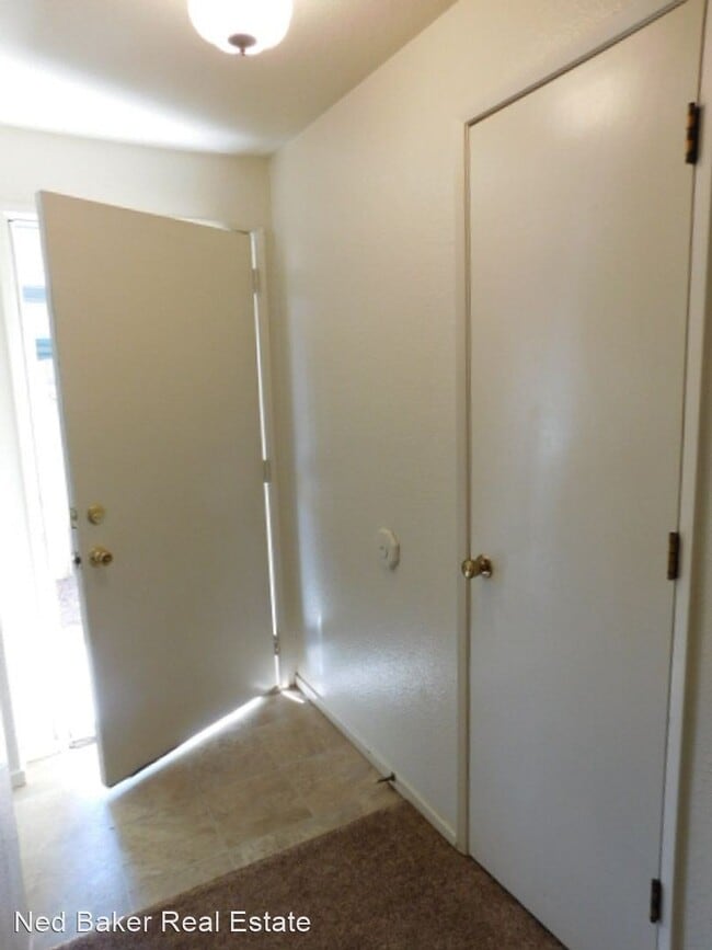 Building Photo - 2 br, 1 bath House - 1443 Madrona Ave. SE
