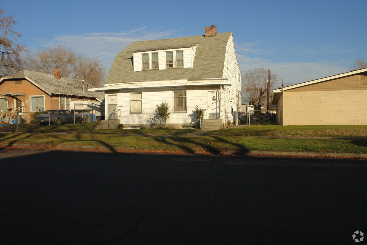 209 S 10th Ave, Yakima, WA 98902 Apartments in Yakima, WA