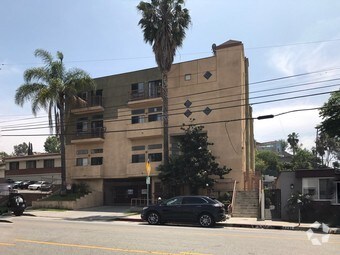 Building Photo - 3020 Rowena Ave