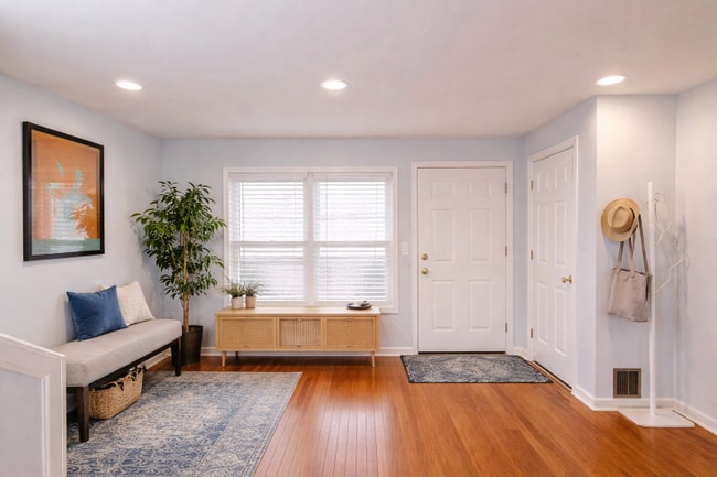 Photo - 3732 Falls Rd Townhome