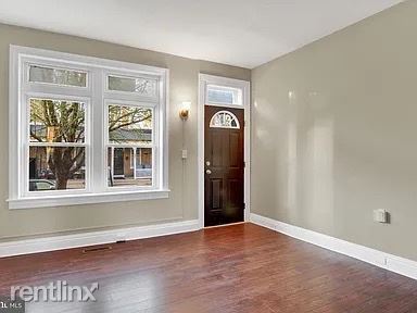 Building Photo - 5 br, 1 bath Townhome - 826 West Poplar St...