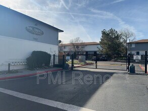 Building Photo - 1424 E 9th St