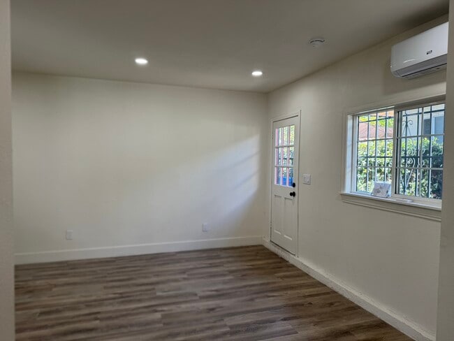 Foto del edificio - 765 W Lexington Ave