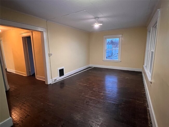 Building Photo - 155 Willow St