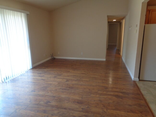 Foto del edificio - 1518 Upland Dr