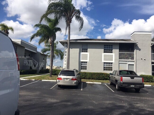 Foto del edificio - 442 NE 210th Cir Terrace