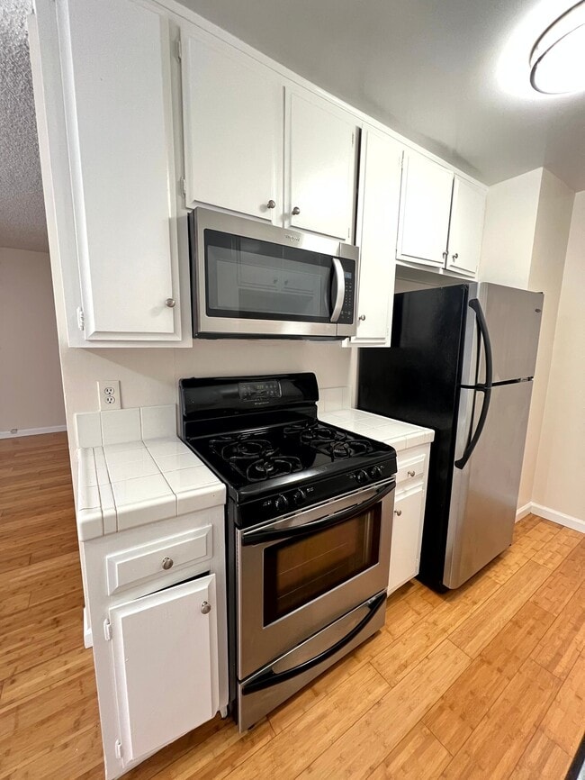 Building Photo - 1317 S Bundy Dr
