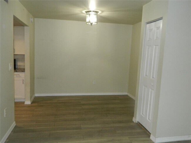 Foto del edificio - 924 N Lake Destiny Rd