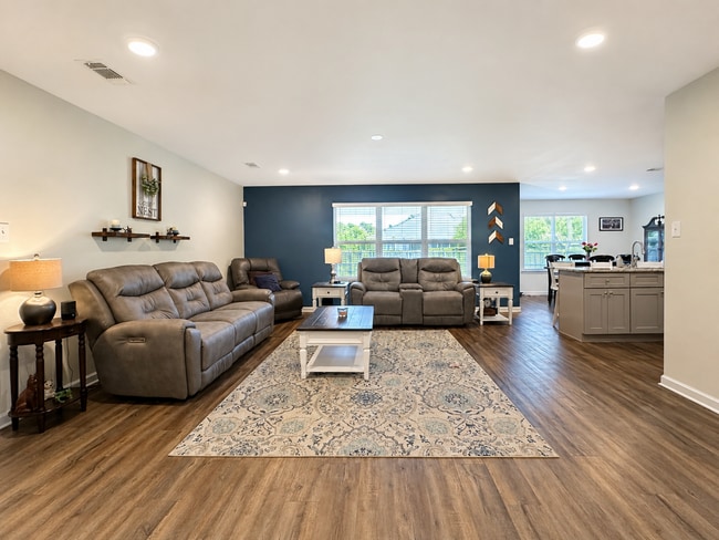 Building Photo - 9023 Bellewood Pl