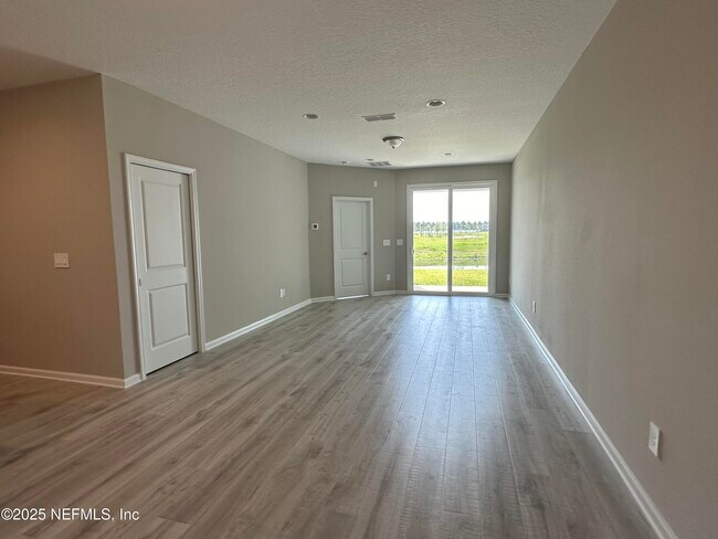 Building Photo - 609 Cherry Elm Dr