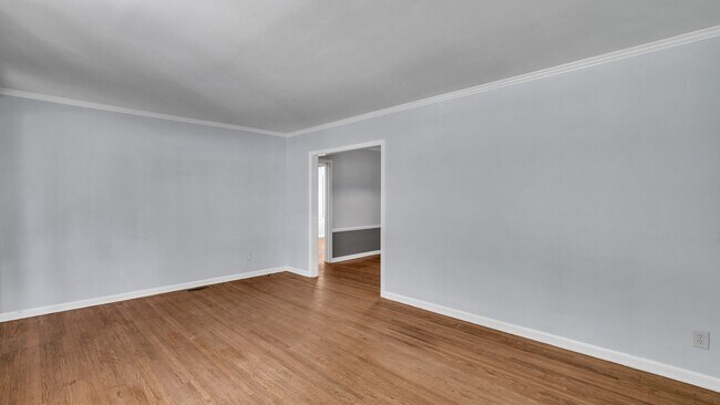 Building Photo - 2 Bed / 1 Bath with a flex room in Tulsa! ...